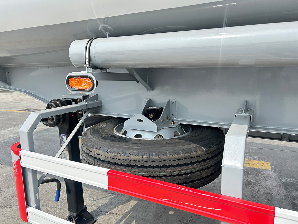 Semirremolque cisterna de combustible de 2 ejes en venta