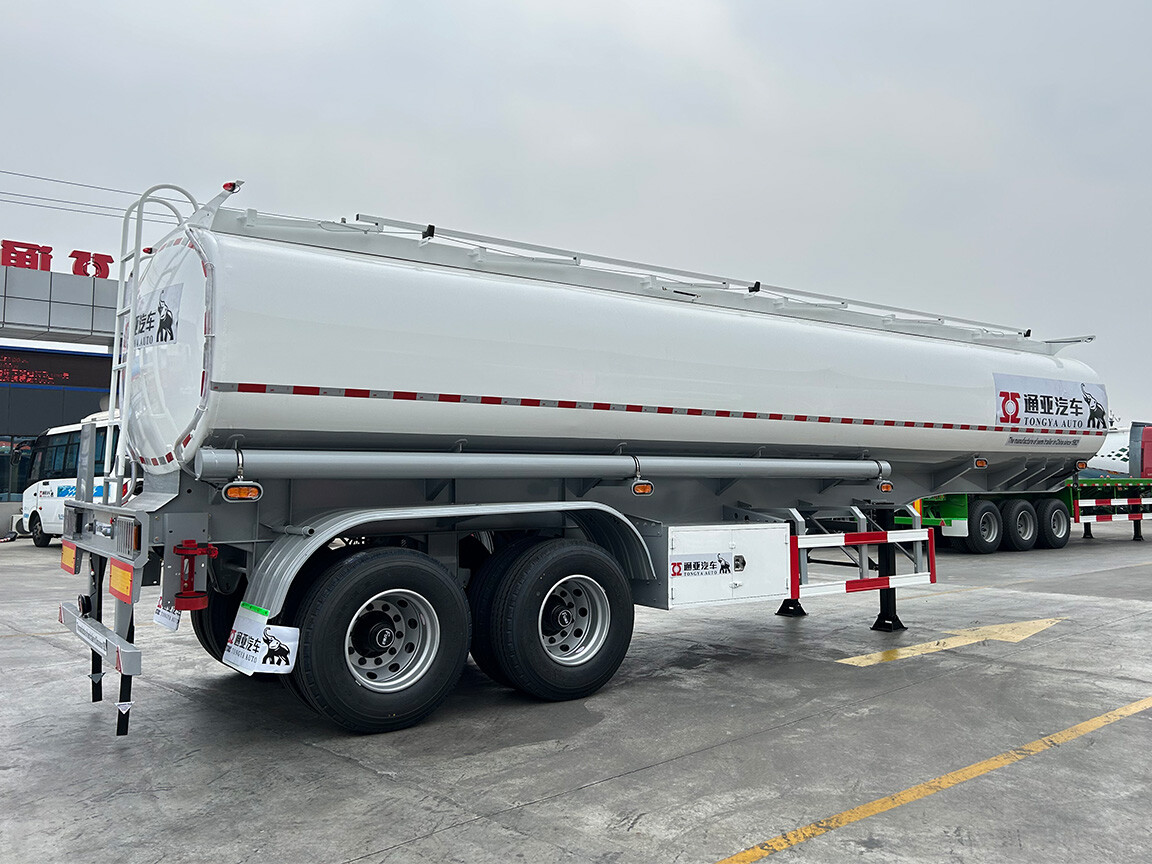Semirremolque cisterna de combustible de 2 ejes en venta