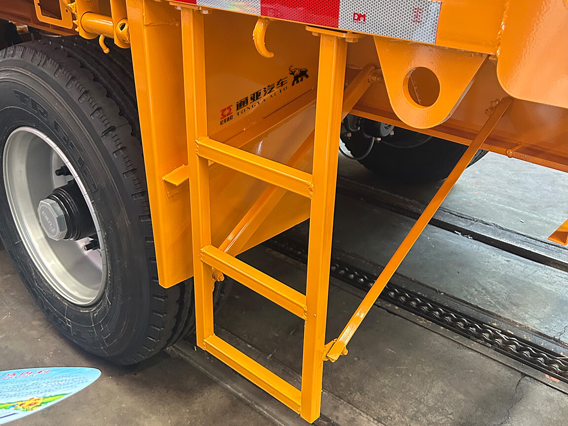 Semirremolque de plataforma de 3 ejes con escalera