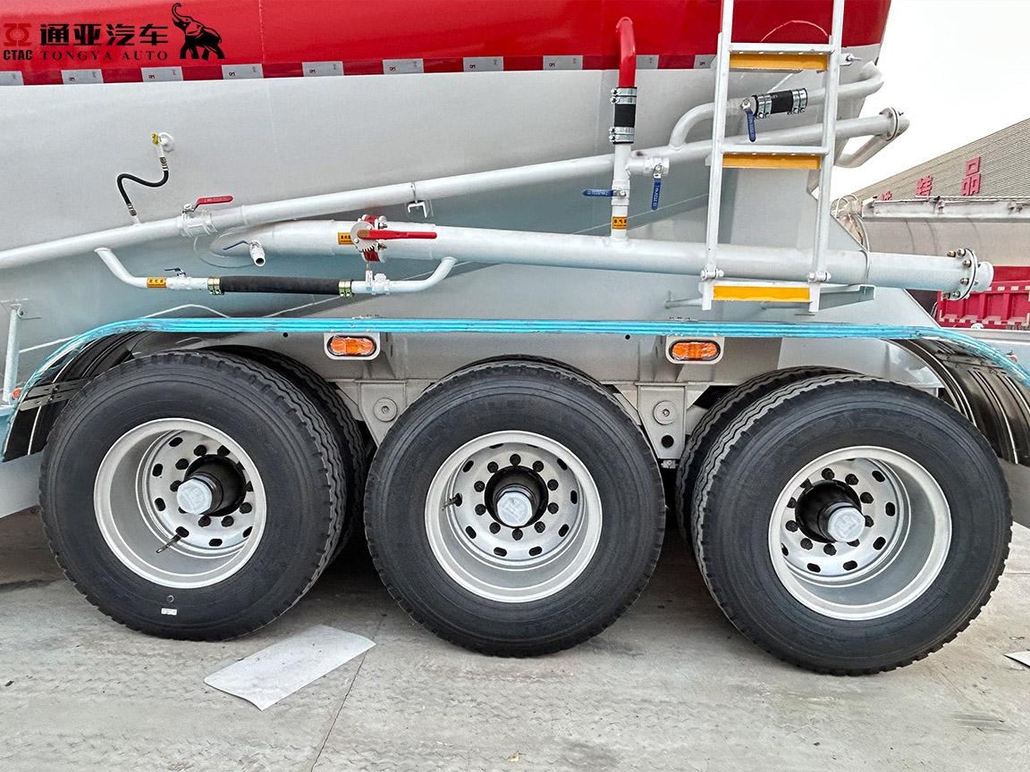 Semirremolque cisterna de cemento a granel de gran volumen de 62m3