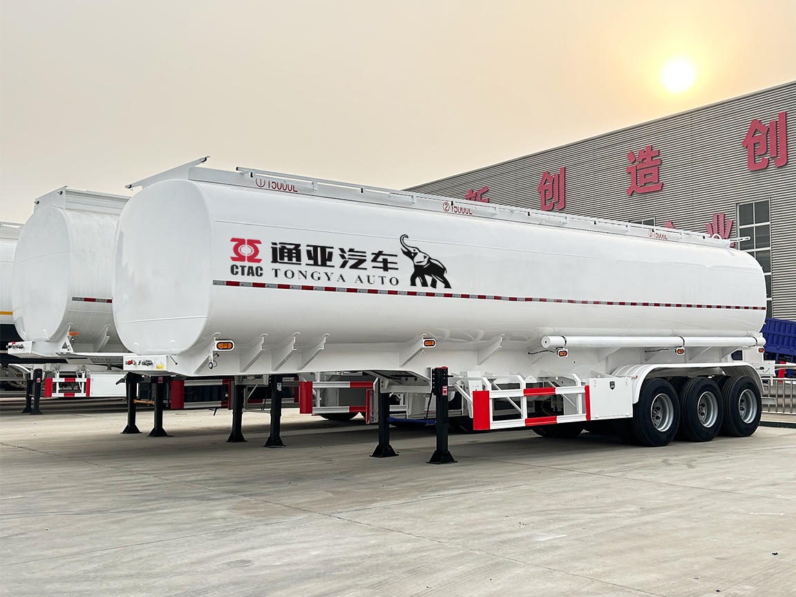 Semi remolque cisterna de 3 ejes y 45 000 litros de capacidad para transporte de petróleo