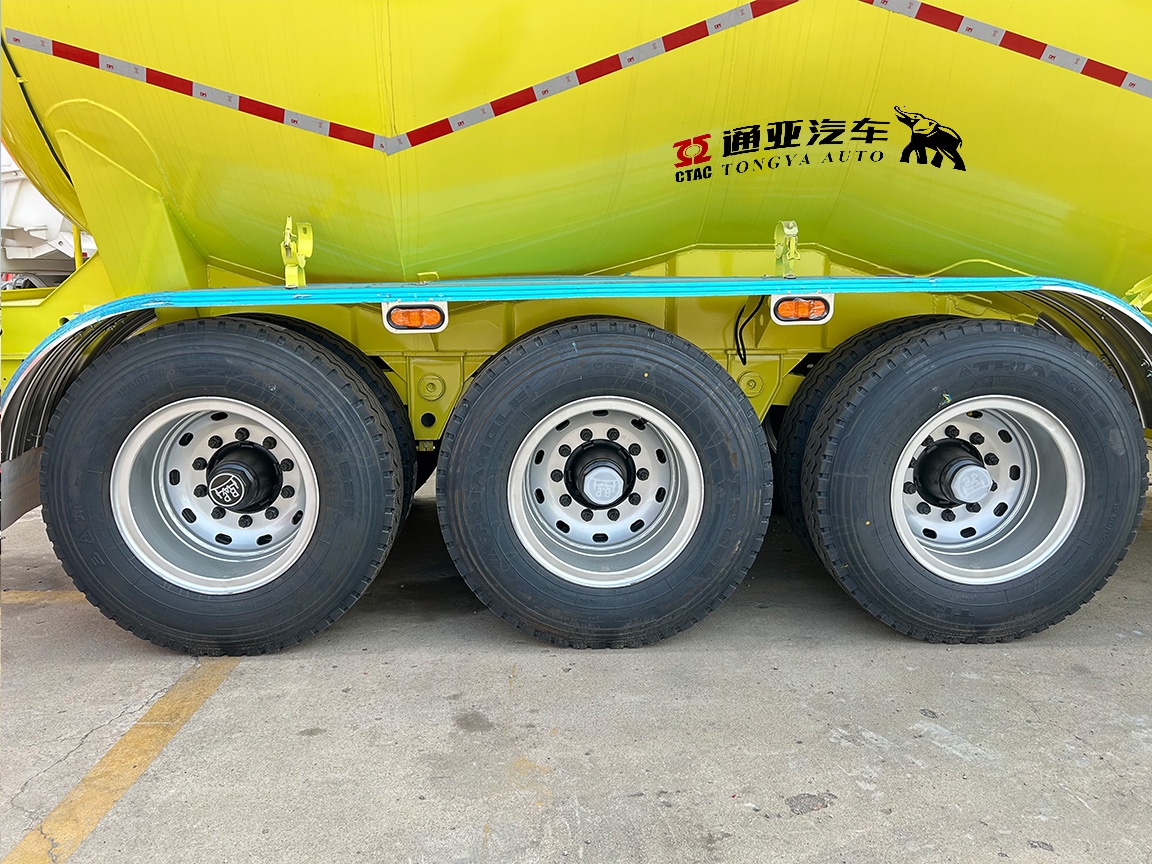 Semi remolque cisterna de polvo con 2 compartimentos