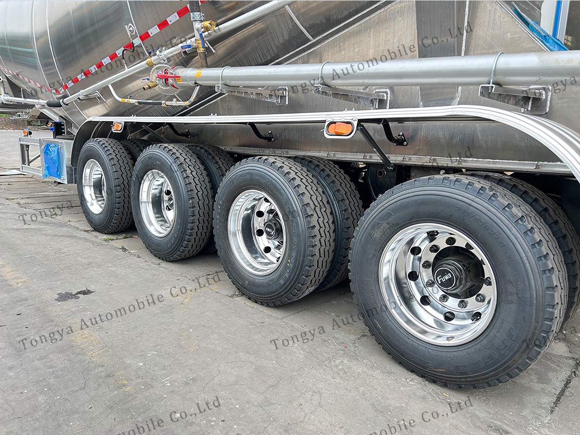 Semirremolque cisterna para cemento a granel de aluminio de 4 ejes