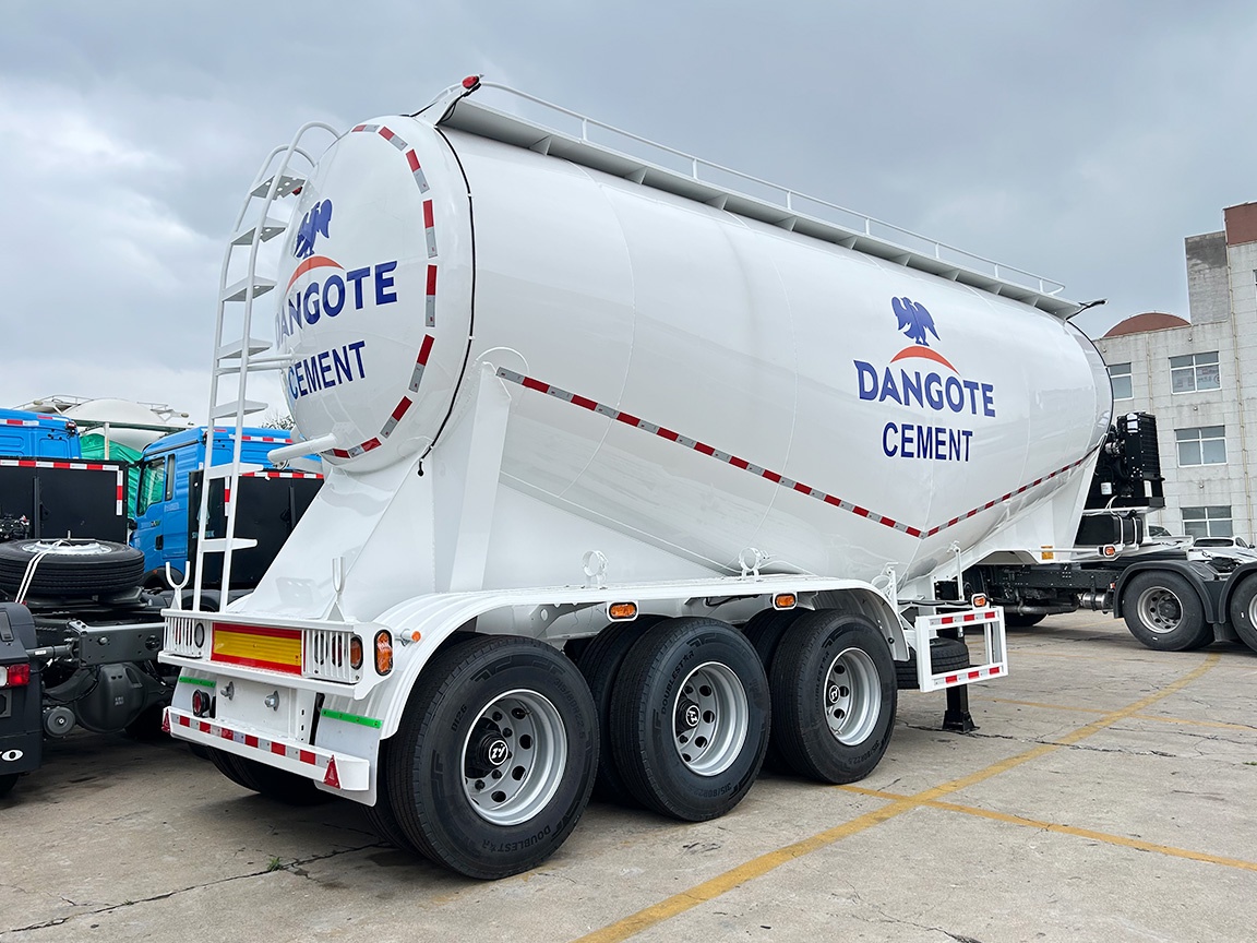Semirremolque cisterna para cemento a granel de 3 ejes en venta