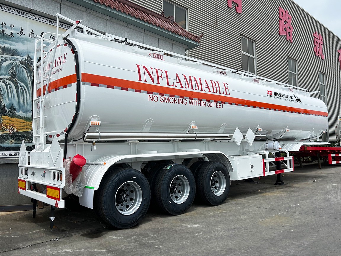 Semirremolque cisterna de combustible de 45,000 litros en venta — Estándar de exportación para África Occidental