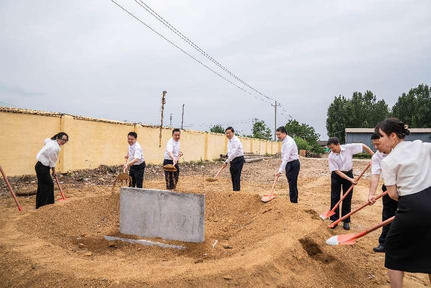 En un día propicio, Fengerda Group celebró una ceremonia inaugural para proyectos de desarrollo de nuevos productos y servicios de pruebas de metales.