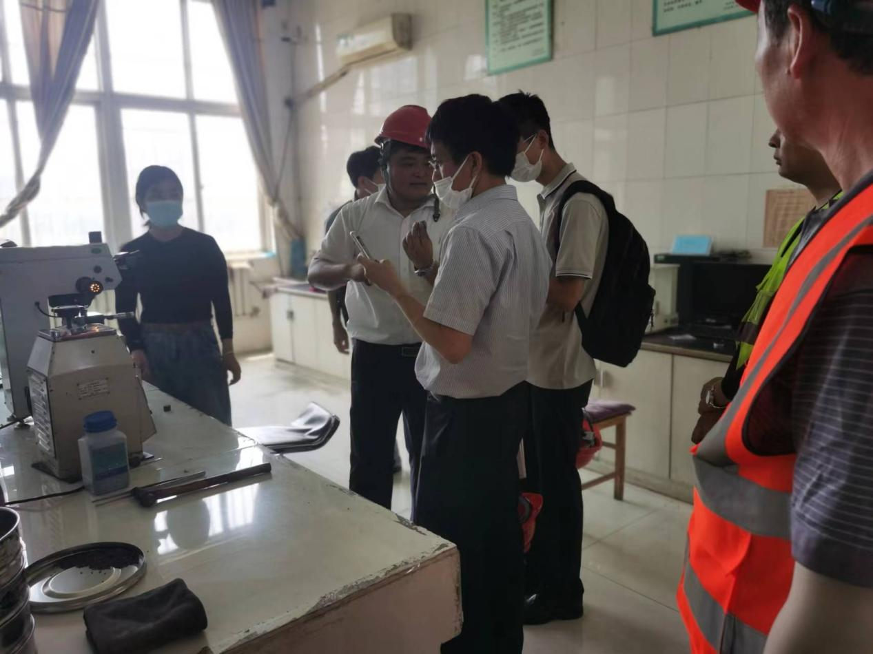 Damos la bienvenida a los expertos y líderes de la empresa japonesa Aisin para que visiten e inspeccionen