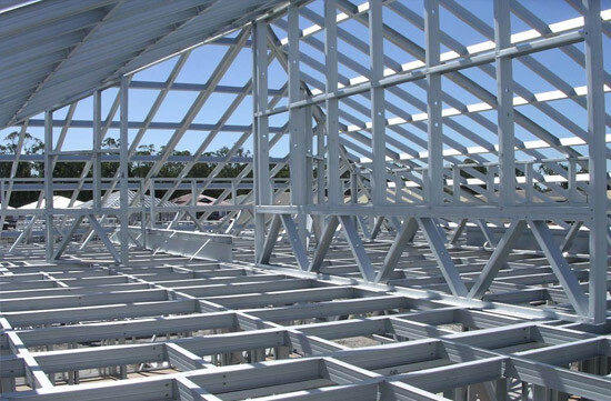 Las piezas estructurales de acero, acero en forma de H, acero en forma de C, acero angular, etc. se utilizan ampliamente en la industria de la construcción moderna. El óxido o la cascarilla de óxido deben eliminarse antes del uso para lograr un buen rendimiento anticorrosión y estética.