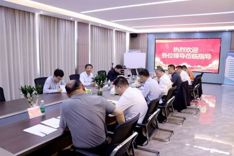 Director Feng Zhuobang Conduct5
