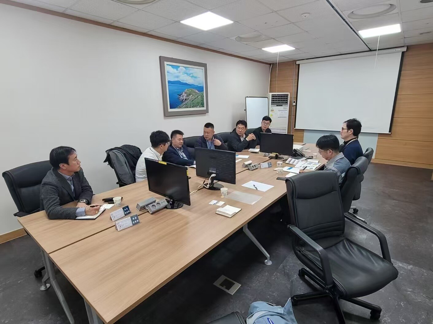 Идти рука об руку, создавать лучшее будущее - Feng Erda Group и Samsung Heavy Industries успешно согласовали план сотрудничества на 2025 год