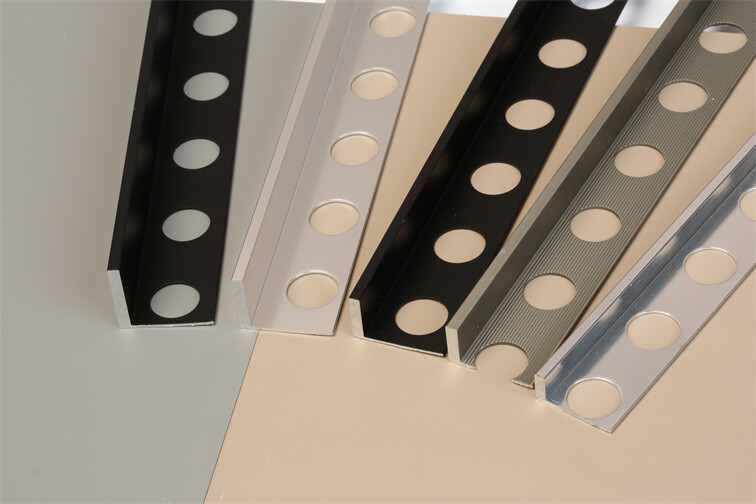 L-shaped edging strip for ceramic tile
