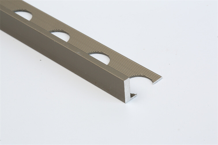 L-shaped edging strip for ceramic tile