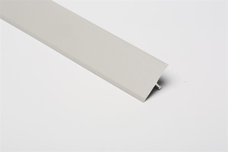 Edge closing of floor buckle