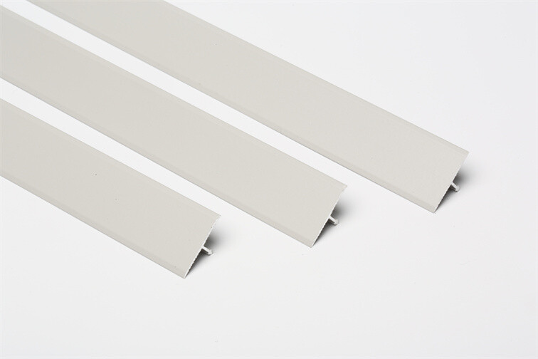 Edge closing of floor buckle