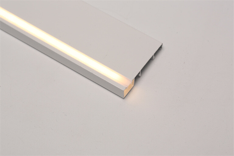Straight lamp with baseboard