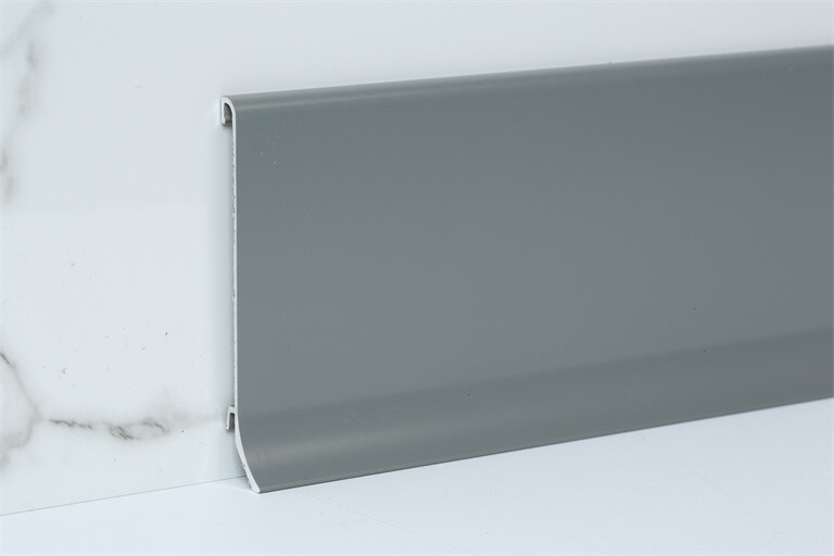 10 thick online celebrity hook a skirting line