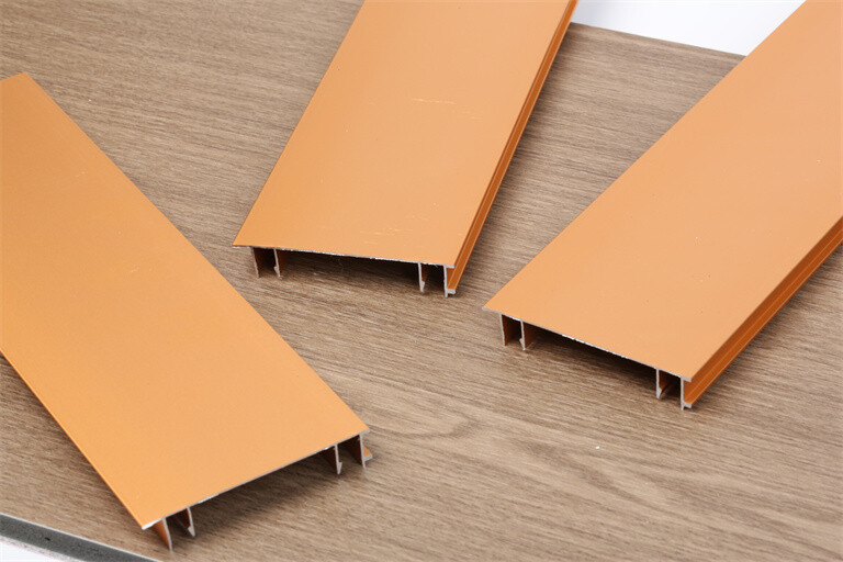 11. Thick wallboard is embedded with baseboard.