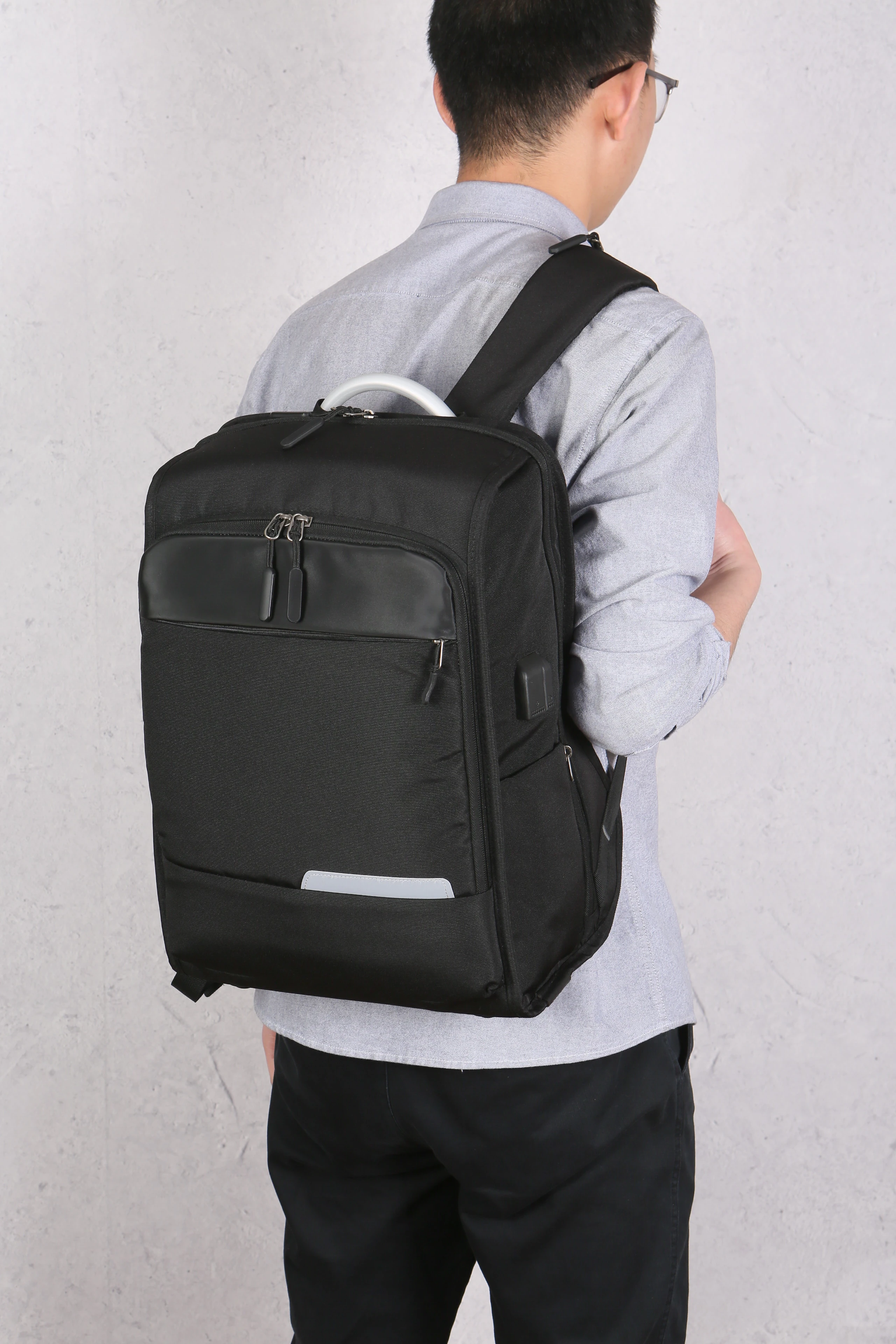 MZ BUSINESS BACKPACK2-FRONT 