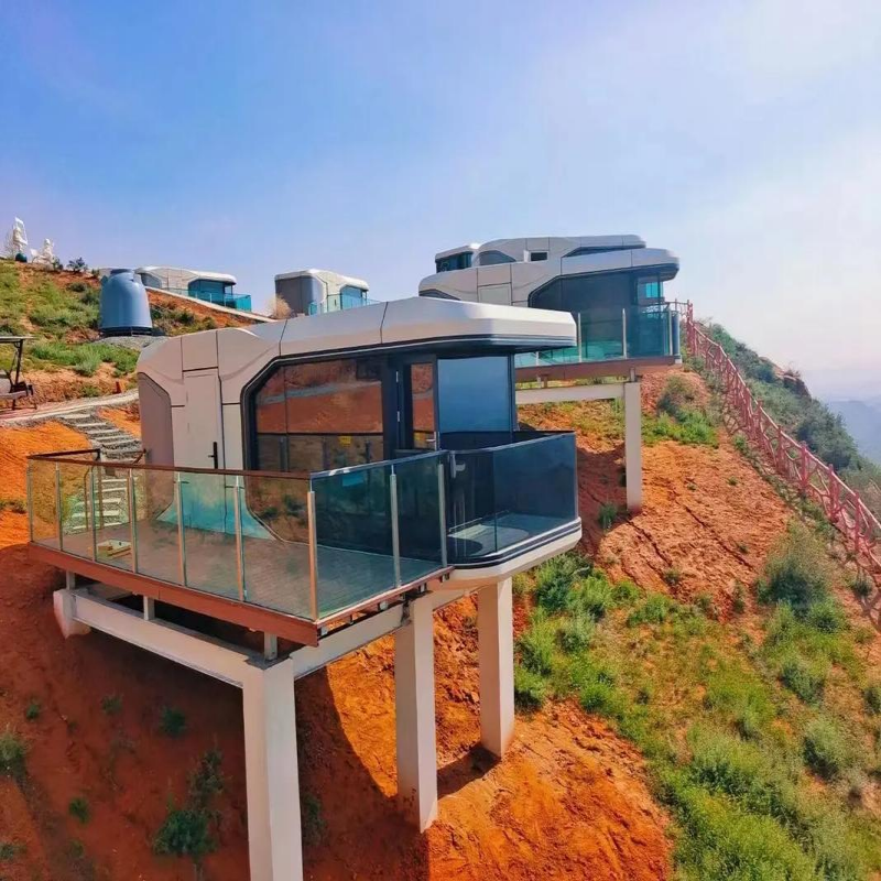 Космическая капсула B7