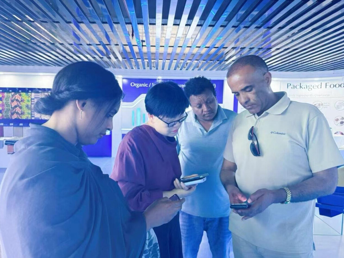 Ethiopian merchants visit Djibouti Cross -E -commerce Exhibition Center!-3.jpg