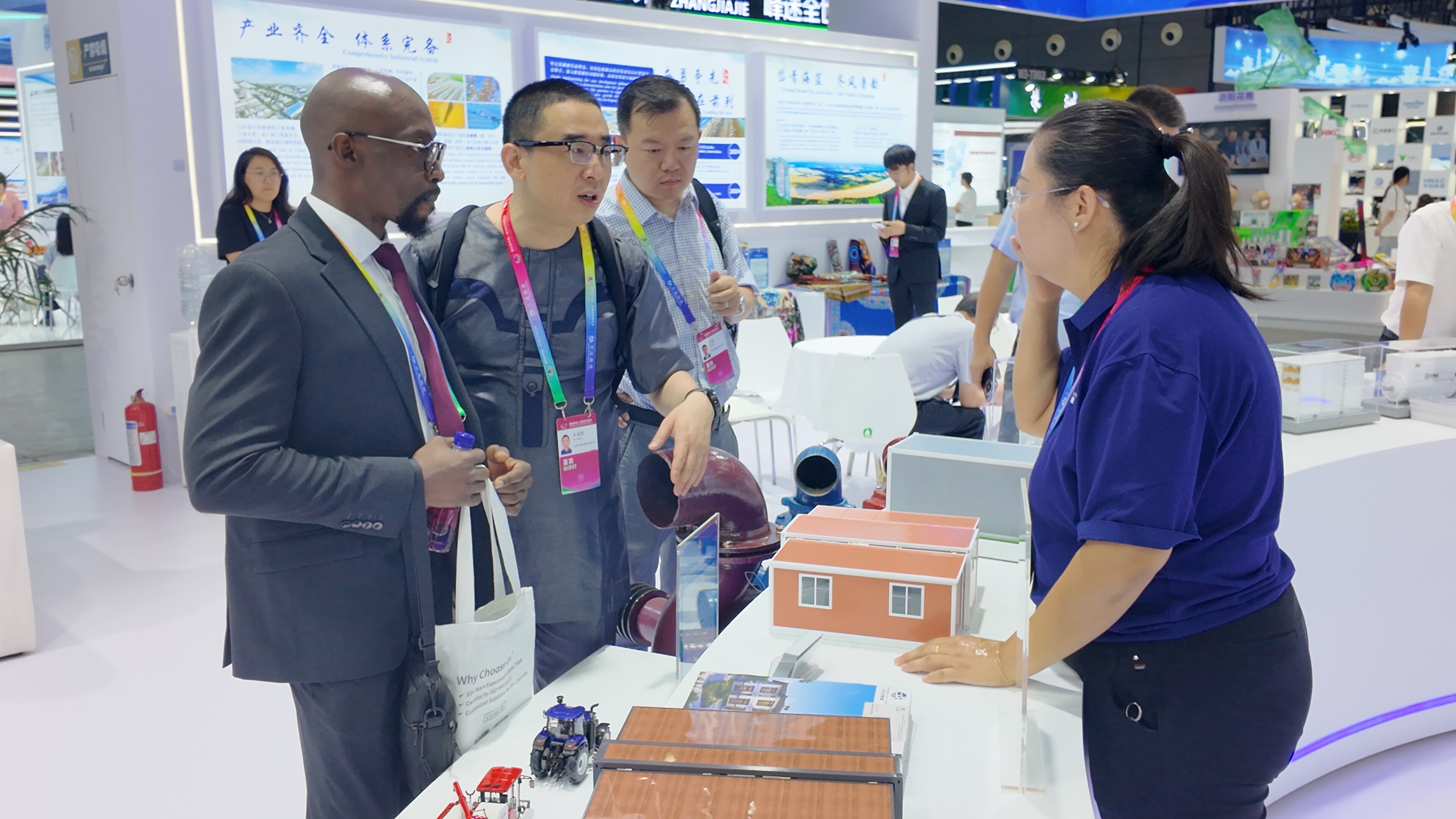 La Exposición Económica y Comercial China-África brilla con luz propia Los innovadores productos del Grupo Shandong Limaotong han atraído la atención internacional
