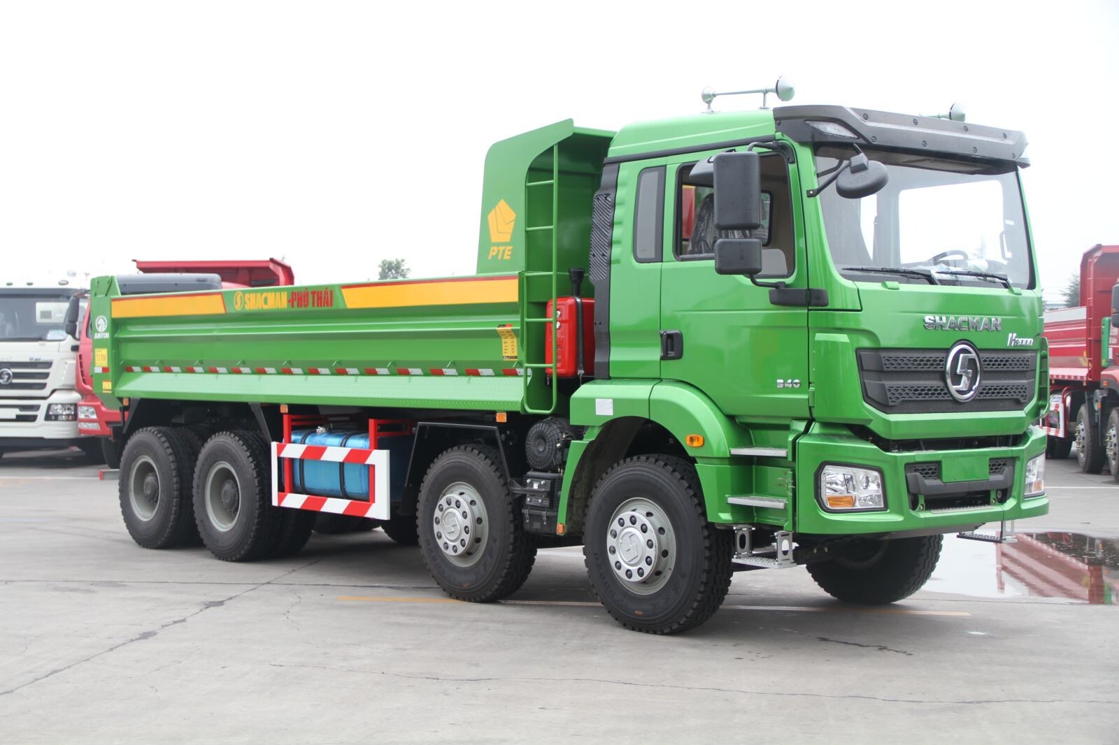 H3000 8X4 Самосвал