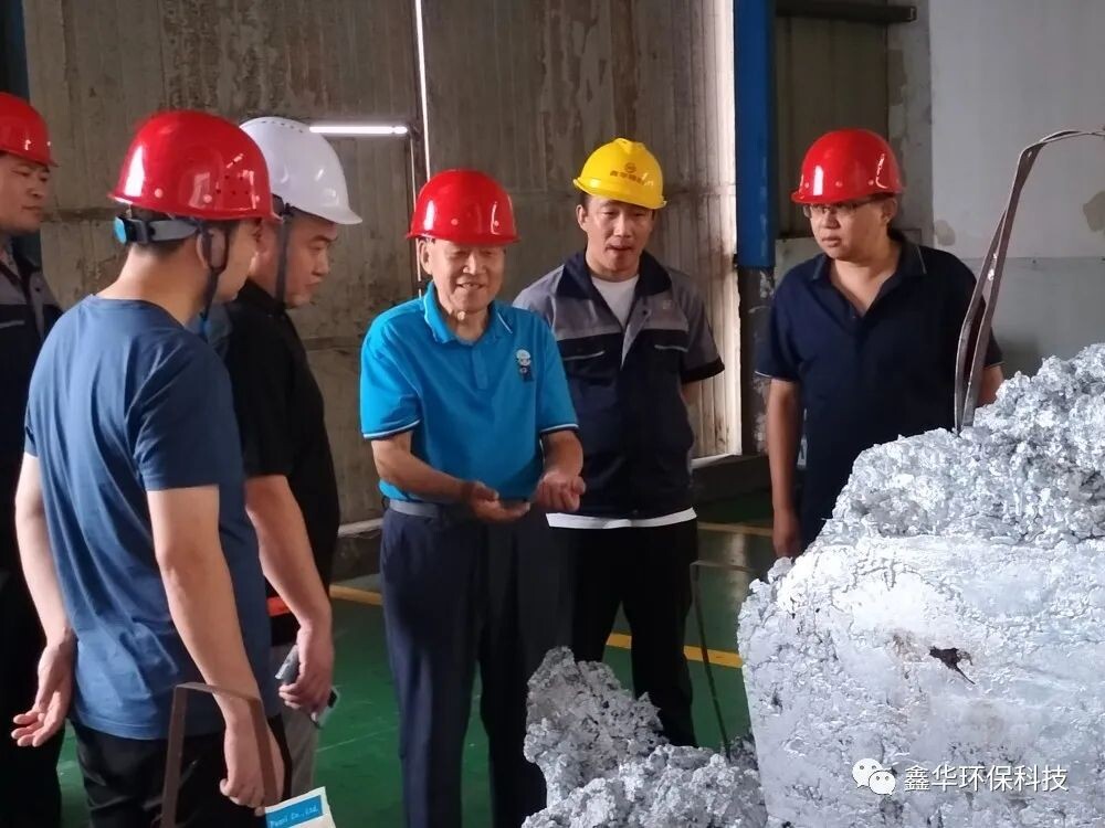 La empresa invitó al profesor Li Jiuling, fundador y principal experto de la industria de galvanización por inmersión en caliente de China, para brindar capacitación y orientación técnica.