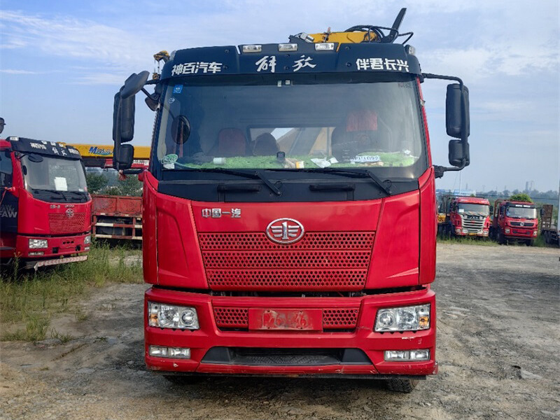 Автокран XCMG 8 тонн