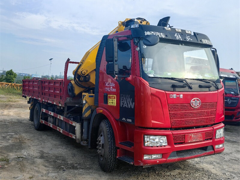 Автокран XCMG 8 тонн