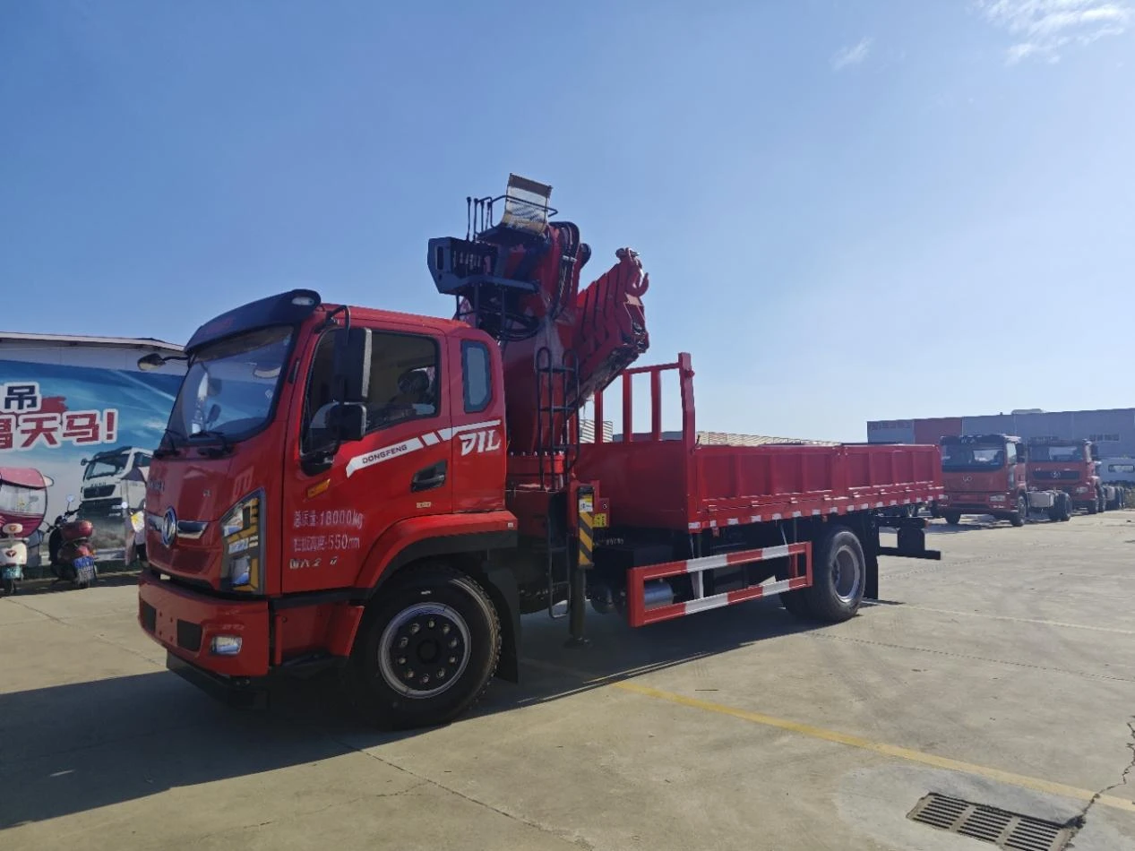 Автокран со складной стрелой 8TON