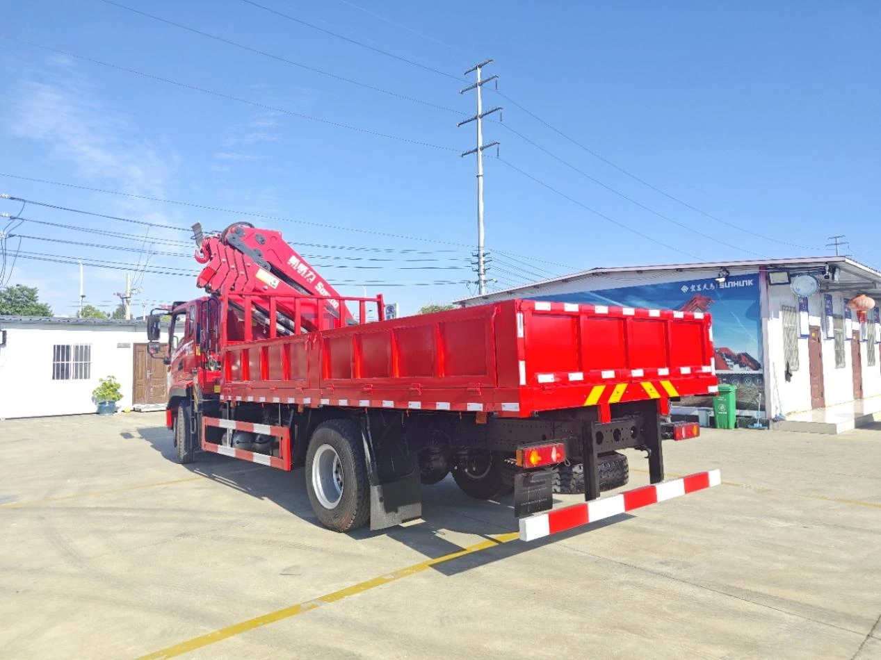 Автокран со складной стрелой 8TON