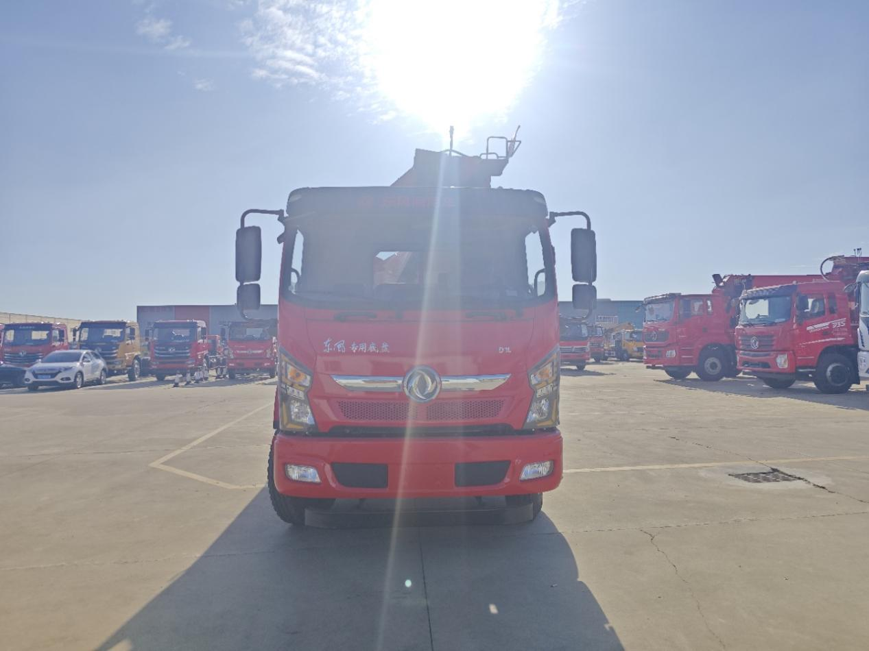 Автокран со складной стрелой 8TON