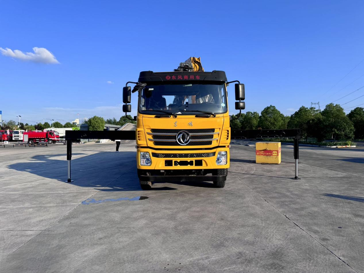 Автокран со складной стрелой 16TON