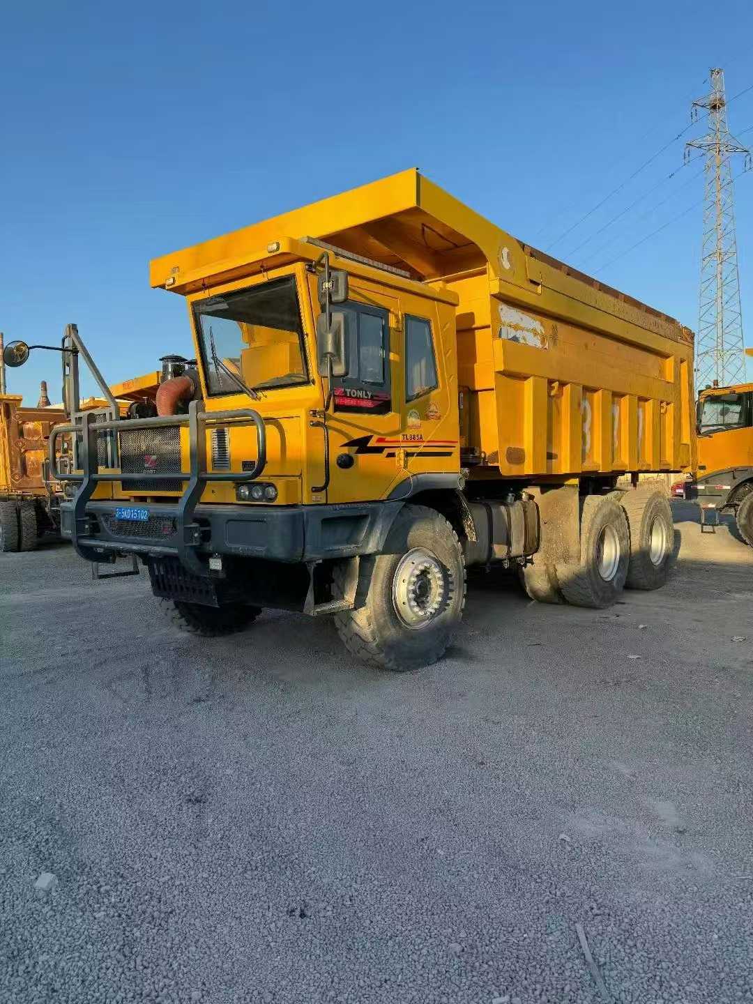 Карьерный самосвал-885D Карьерный самосвал-885D