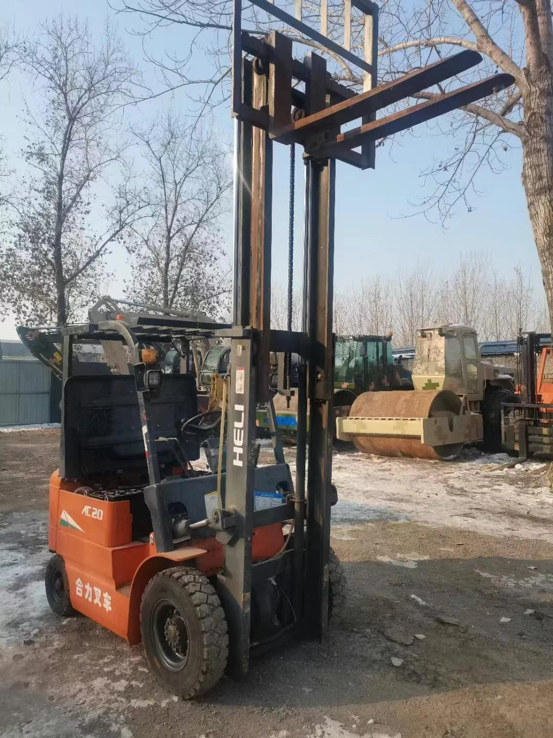 Вилочный погрузчик 2TON