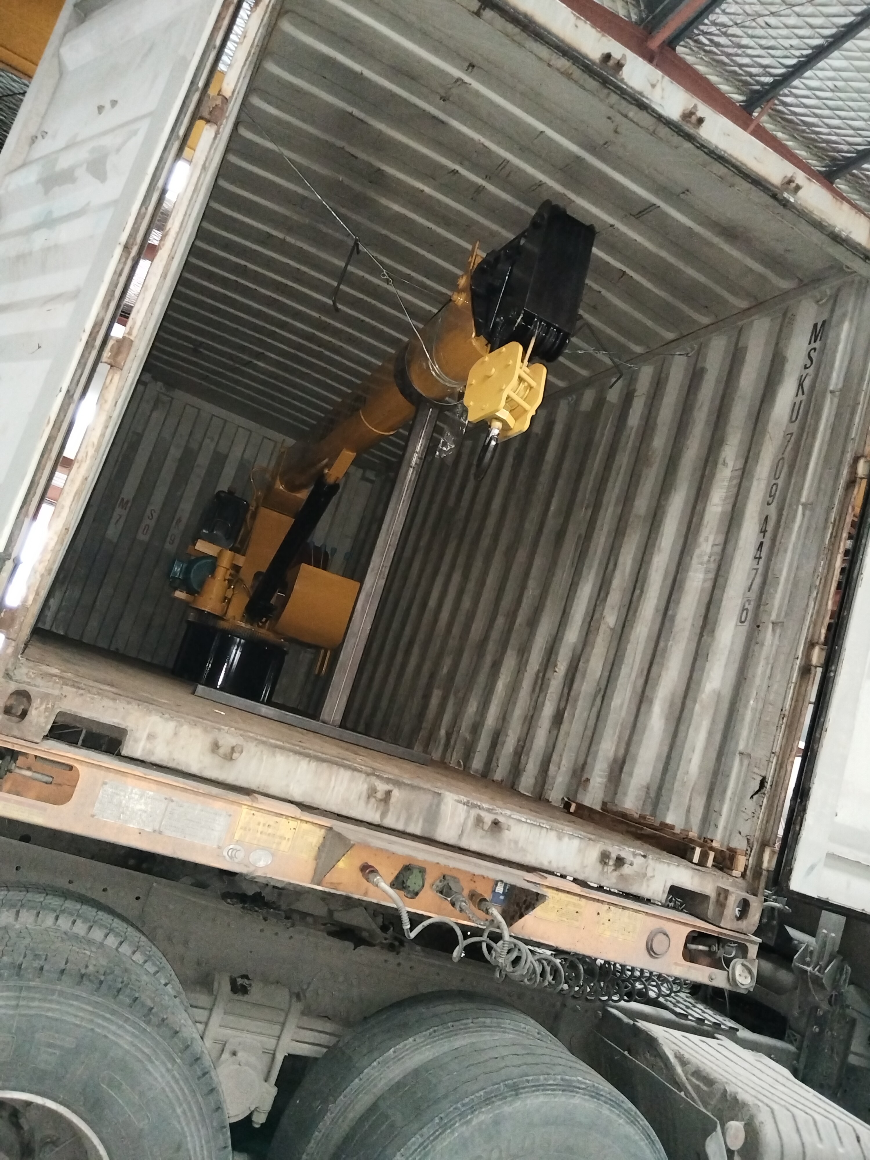 Судовые краны отправлены в Индонезию