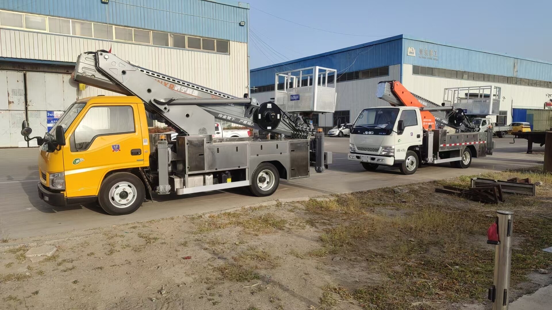 В Россию отправлены две 31-метровые автовышки