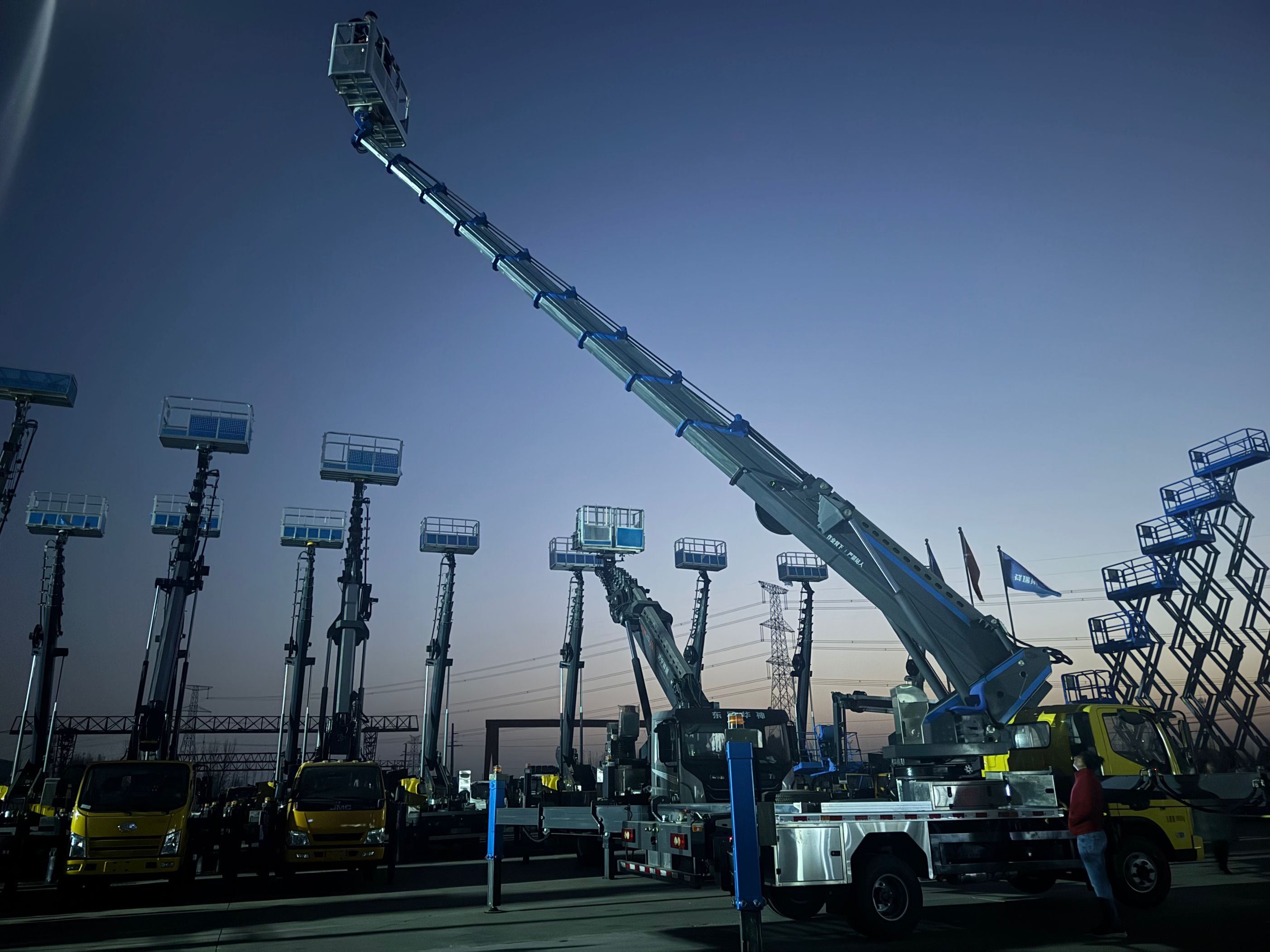 Индийский заказчик испытывает 38-метровую воздушную рабочую платформу