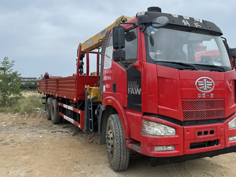 Grúa montada en camión XCMG de 12 toneladas