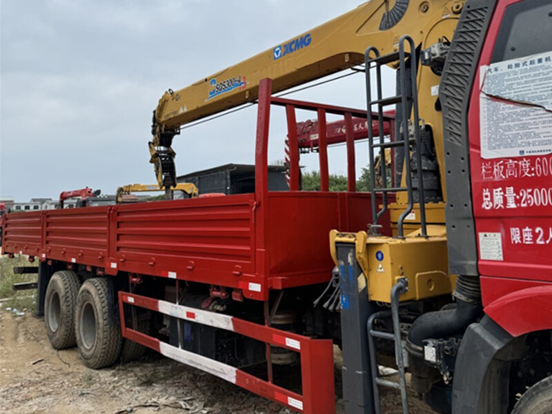 Grúa montada en camión XCMG de 12 toneladas