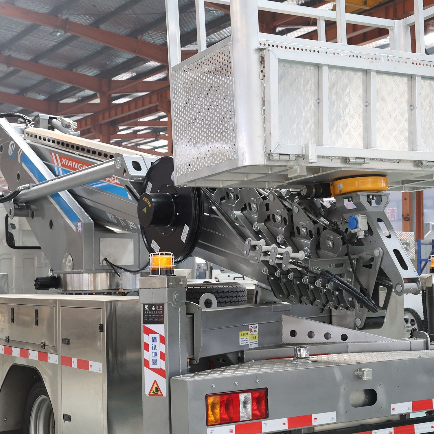 SDXJ-Mantenimiento invernal de los vehículos de trabajo aéreos SDXJ-Mantenimiento invernal de los vehículos de trabajo aéreos