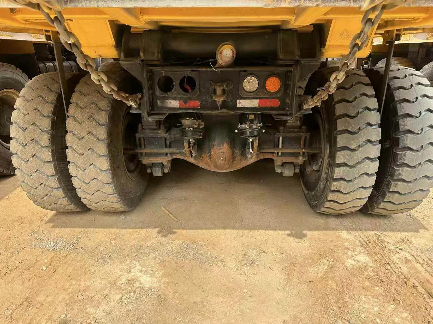 Camión volquete para minería-875D