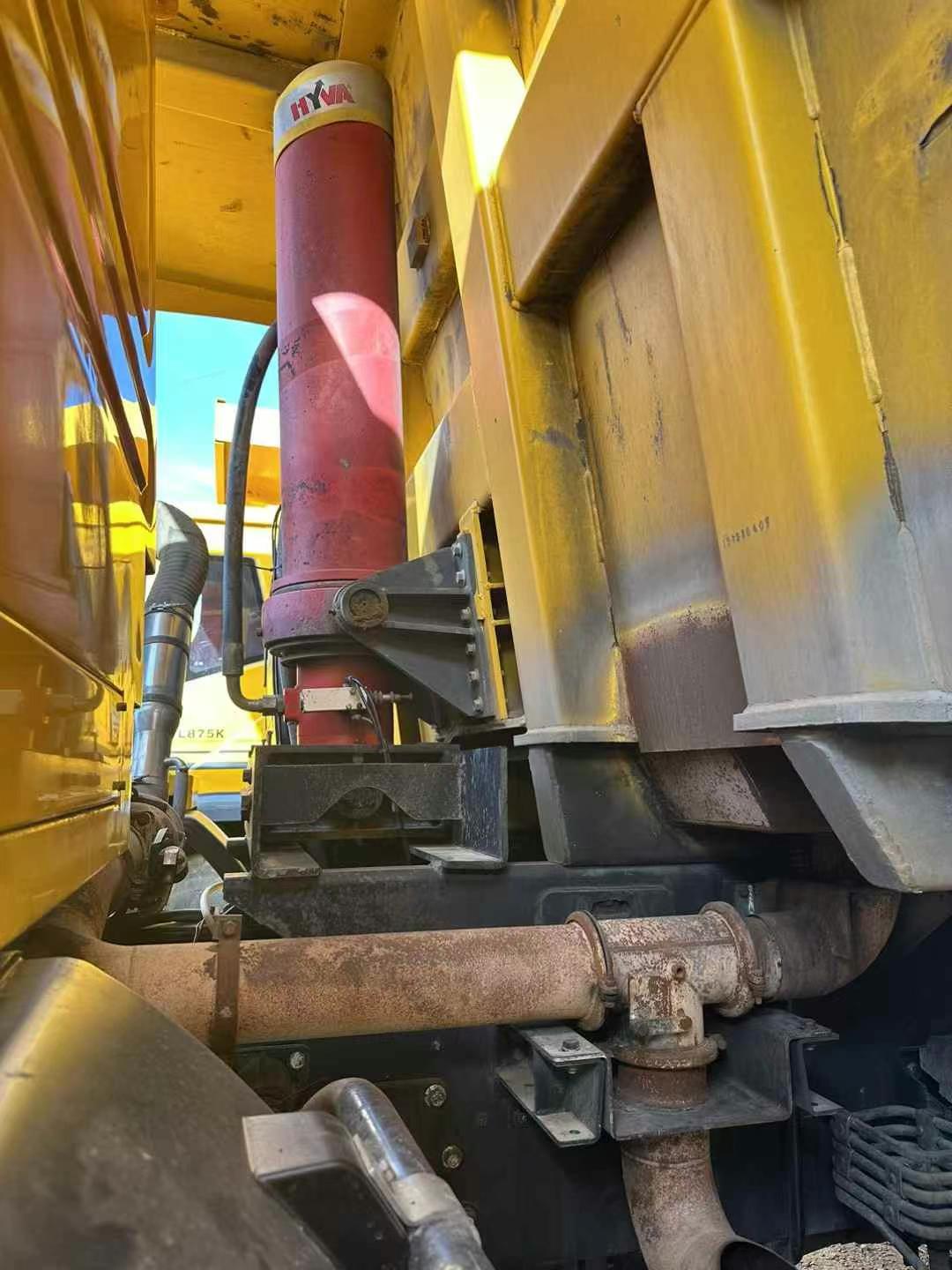 Camión volquete para minería-875D