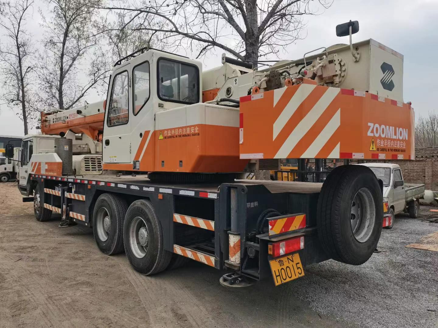 25TON Zoomlion Camión Grúa