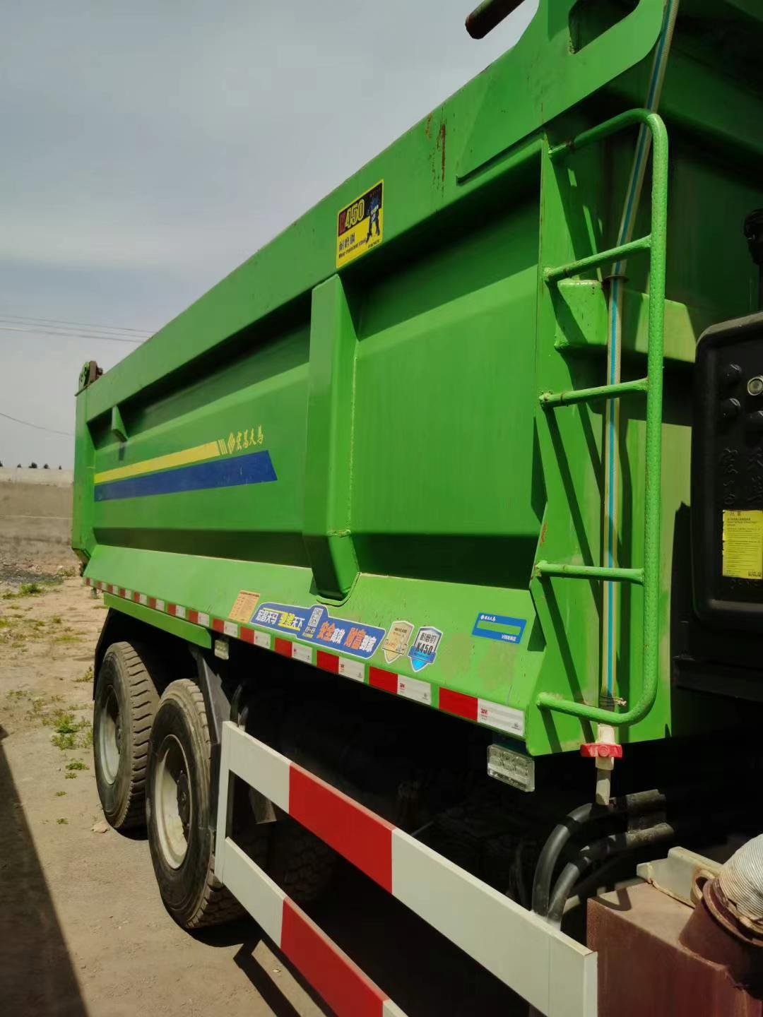 Camión volquete FAW