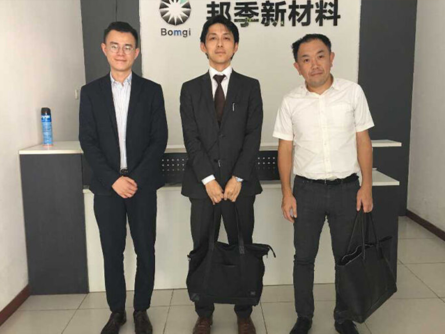 三菱來(lái)訪(fǎng)照片