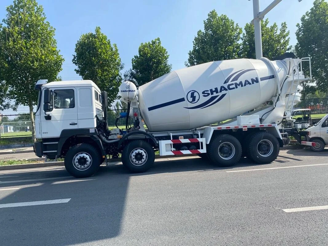 Автобетоносмеситель F3000 8x4