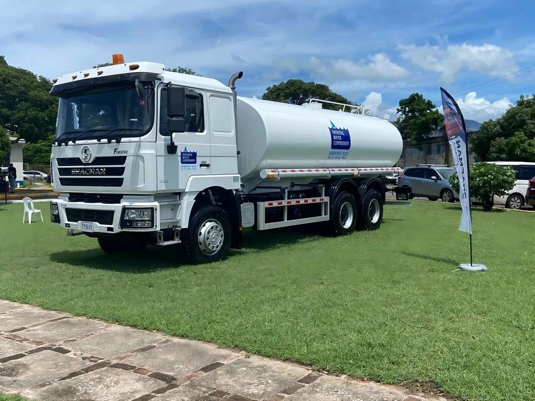 F3000 Автоцистерна для перевозки нефтепродуктов 6x4