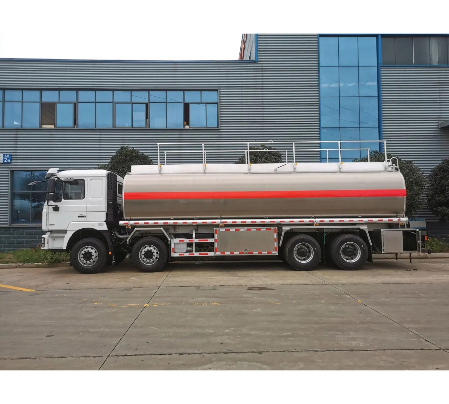 F3000 Автоцистерна для перевозки нефти 8x4