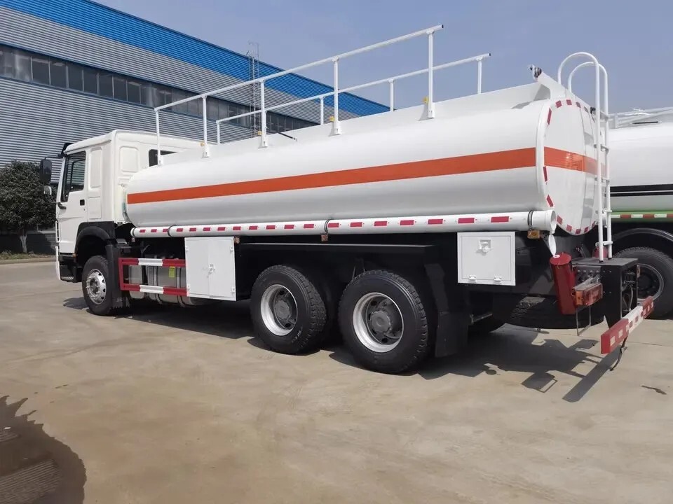 F3000 Автоцистерна для перевозки нефтепродуктов 6x4